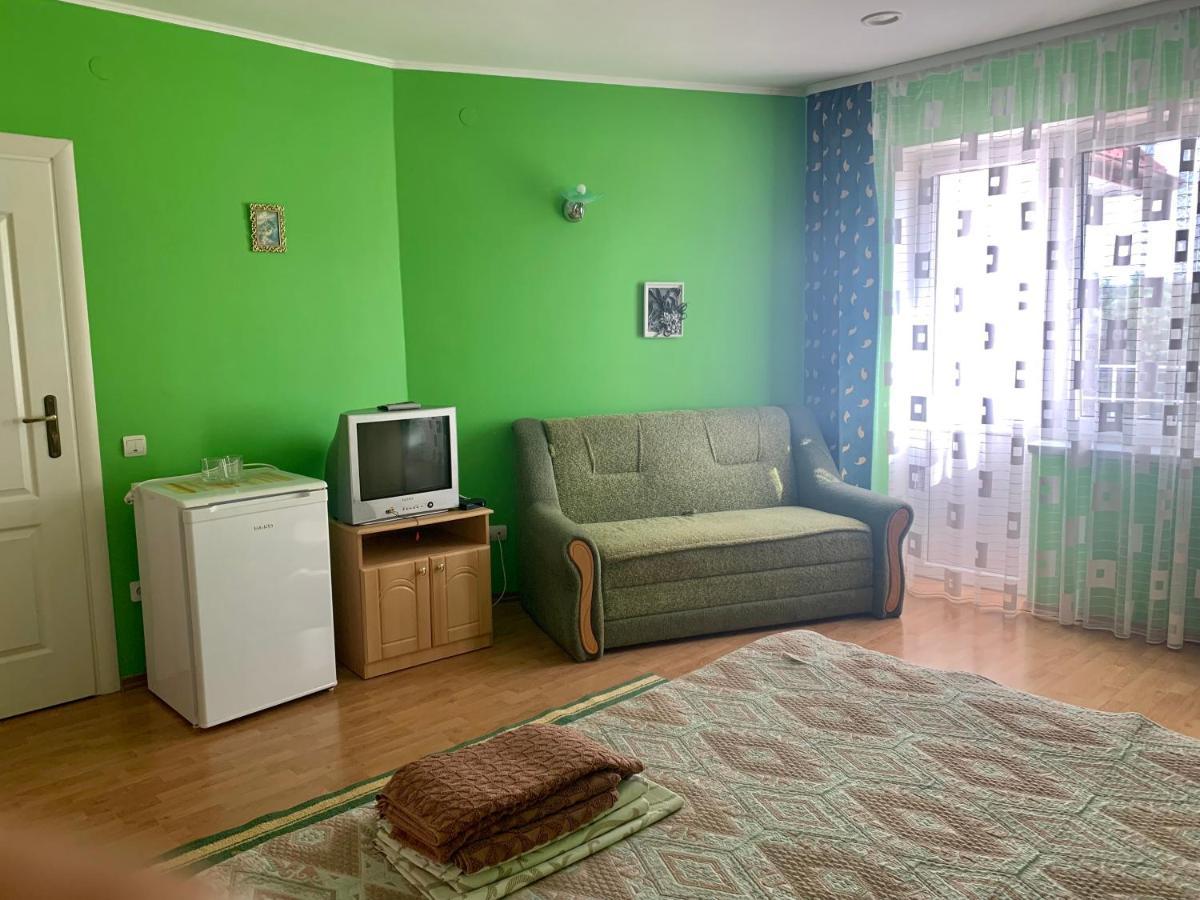 Комфортабельный Коттедж Bed & Breakfast Свитяз Екстериор снимка
